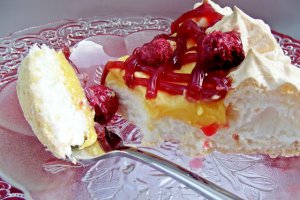 Pavlova cu crema de lamaie