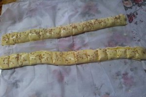 Mini pateuri cu branza sarata