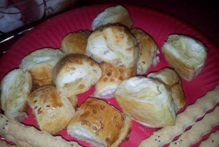Mini pateuri cu branza sarata