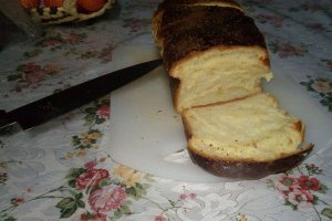 Cozonac pufos umplut cu branza dulce