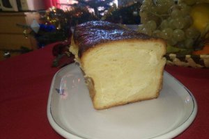 Cozonac pufos umplut cu branza dulce