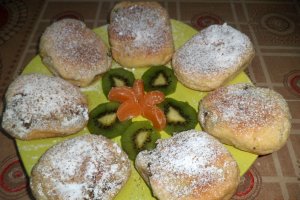 Gogosi la cuptor umplute cu kiwi, seminte de dovleac si kaki