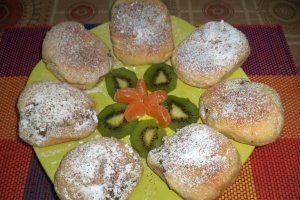 Gogosi la cuptor umplute cu kiwi, seminte de dovleac si kaki