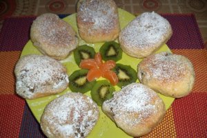 Gogosi la cuptor umplute cu kiwi, seminte de dovleac si kaki