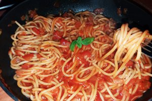 Spaghete arrabiata