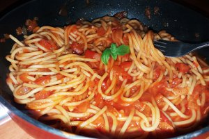 Spaghete arrabiata