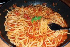Spaghete arrabiata