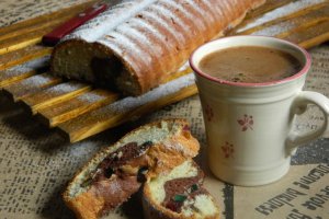 Chec cu cacao si fructe confiate