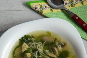Supa de ciuperci cu pui si salata verde