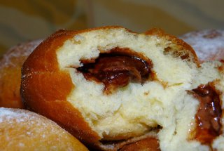 Gogosi pufoase umplute cu finetti reteta delicioasa