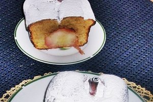 Chec cu mere intregi si ciocolata