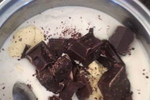 Chec din biscuiti si ciocolata