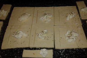 Pateuri cu branza si oregano