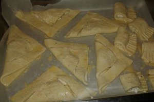 Pateuri cu branza si oregano