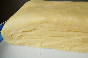 Placinta invartita cu mere