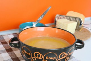 Supa crema de galbiori cu branzeturi
