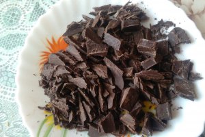 Prajitura cu nuca si sos de ciocolata