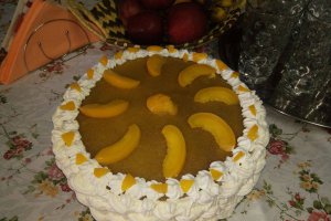 Tort cu iaurt si caise