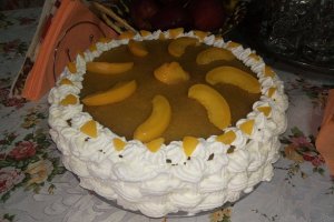 Tort cu iaurt si caise