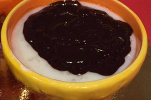 Budinca din perle de tapioca cu sos de ciocolata