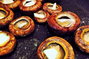 Ciuperci brune umplute la tigaie