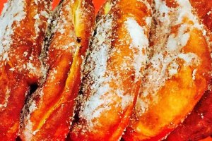 Langosi cu urda si branza dulce