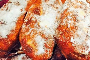 Langosi cu urda si branza dulce