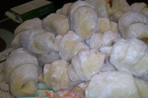 Cornulete pufoase umplute cu rahat