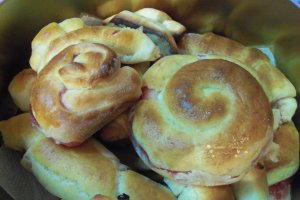 Cornuri pufoase cu dulceata
