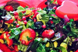 Salata de ciocolata cu capsuni si rodie