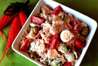 Salata de telina, avocado, ton si oua de prepelita
