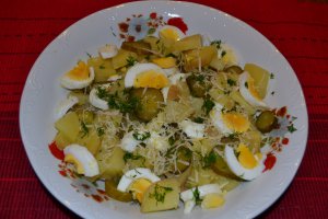 Salata de castraveti, cartofi si oua