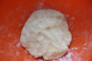 Tarta cu fructe de padure si umplutura de branza