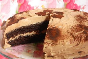 Tort cu blat de cacao si crema cu ciocolata, cafea si mascarpone