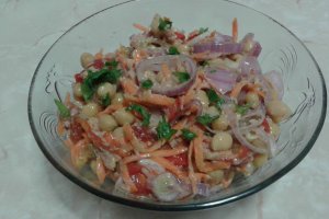 Salata de naut cu ton si legume