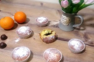 Briose cu portocale si bomboane de ciocolata