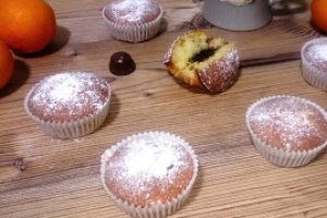 Briose cu portocale si bomboane de ciocolata