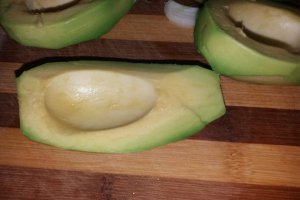 Salata de avocado cu ton