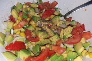 Salata de avocado cu ton