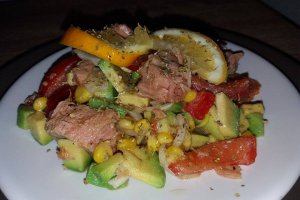 Salata de avocado cu ton