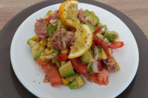 Salata de avocado cu ton