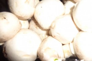 Tigaie cu ciuperci, mozzarella si busuioc