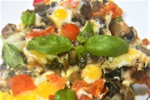 Tigaie cu ciuperci, mozzarella si busuioc