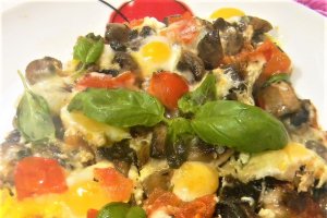 Tigaie cu ciuperci, mozzarella si busuioc