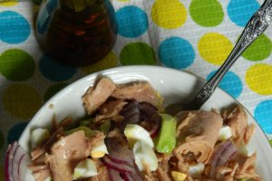 Salata cu avocado, ton si ou