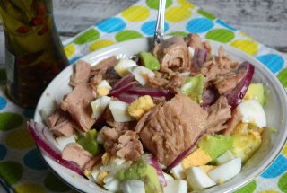 Salata cu avocado, ton si ou