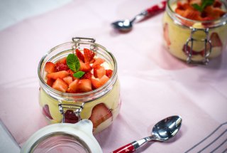 Desert tiramisu cu capsuni
