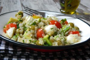 Salata de quinoa cu mozzarella