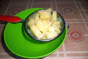 Pulpe de rata la cuptor cu sos de ananas