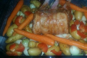 Friptura de porc cu cartofi mici la cuptor